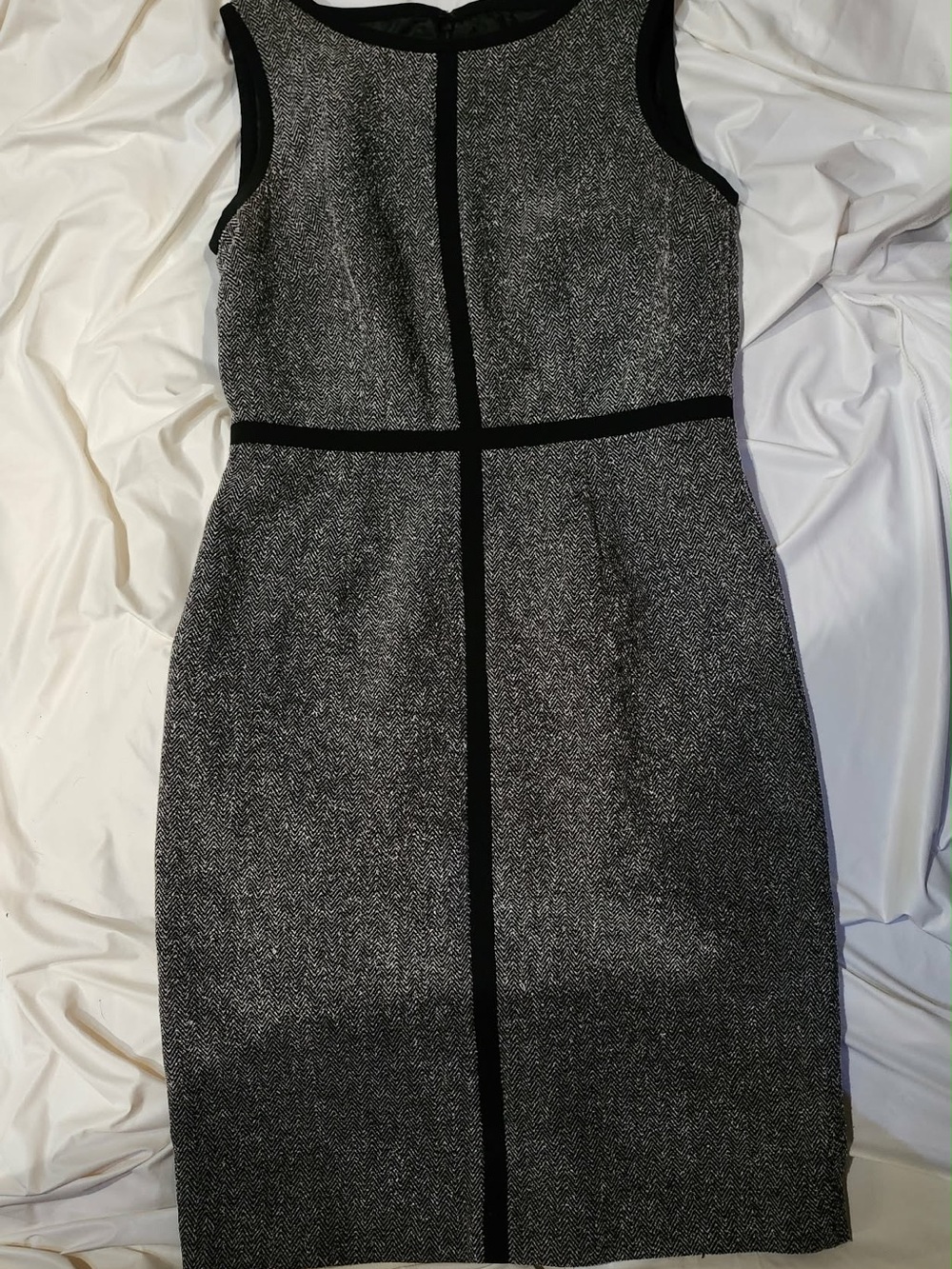 Jones Studio Black and White Herringbone Tweed Sheath Dress Size 6